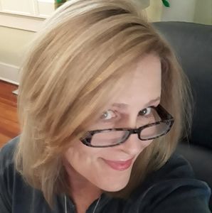 Meet your Posher, Monique